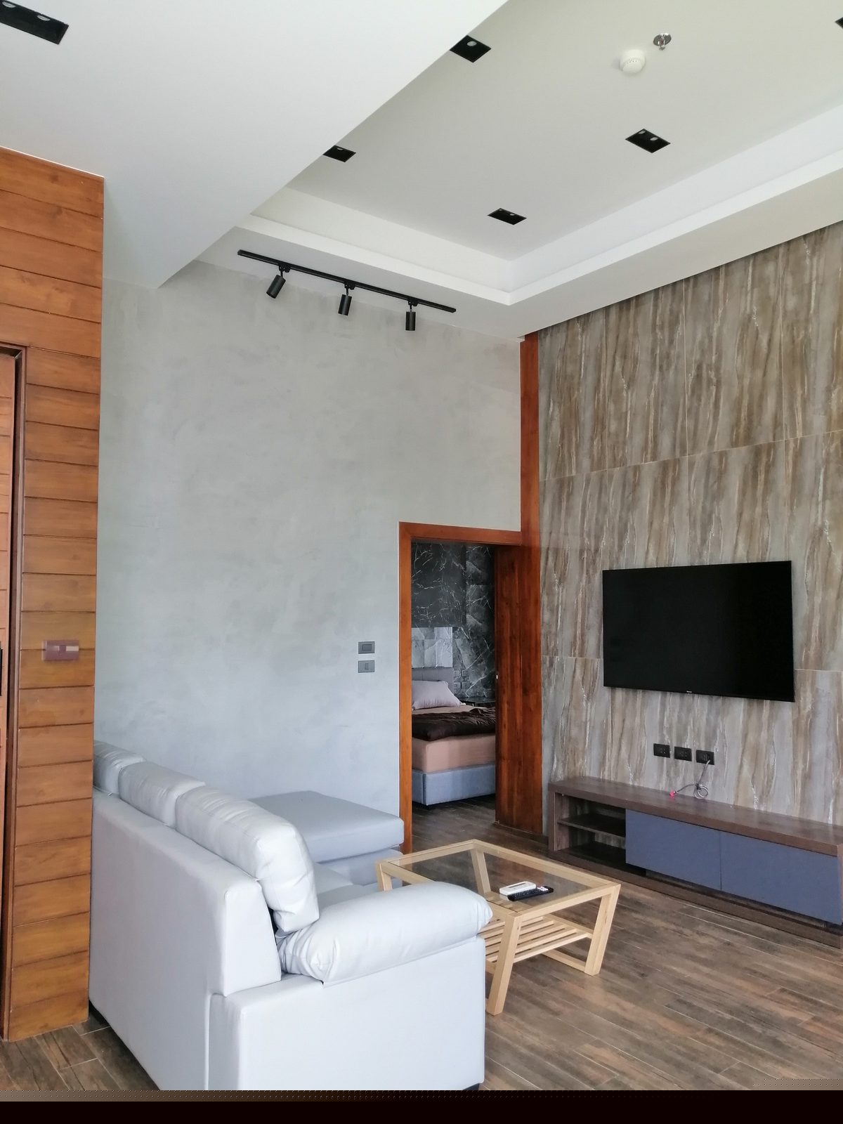 Living room — high ceilings, Smart TV